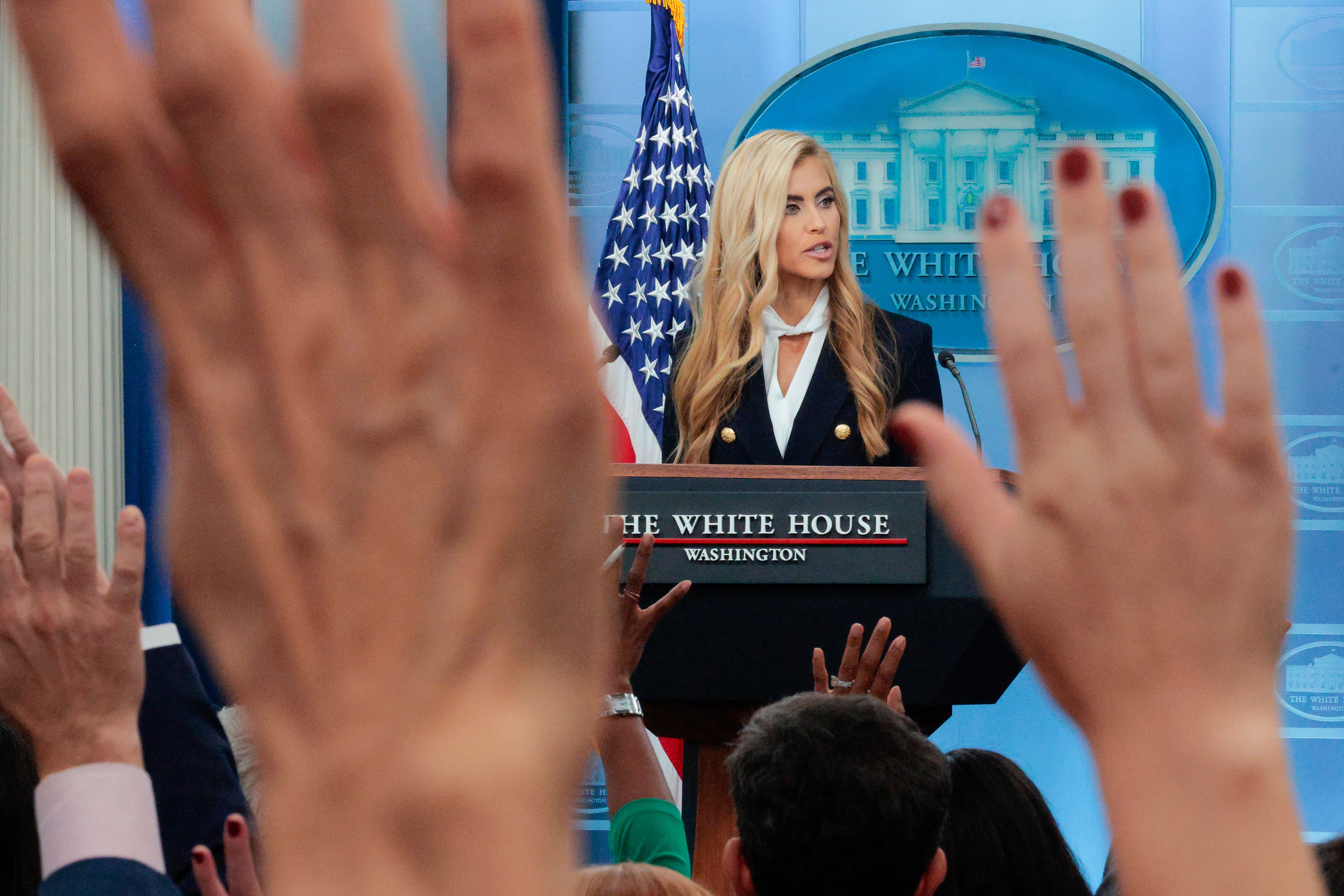 Zacharia, la sexta vocera de Trump, puso fin a la conferencia de prensa después de apenas 14 minutos y respondió preguntas de solo tres periodistas