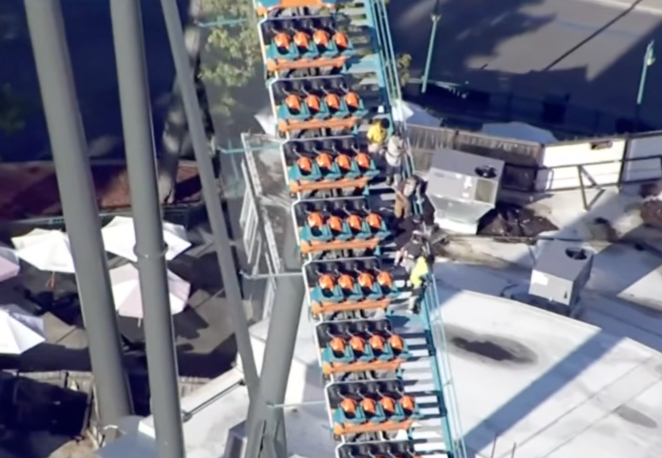 <p>Un hombre murió mientras viajaba en la montaña rusa Goliath (en la imagen), en el parque Six Flags de Georgia</p>