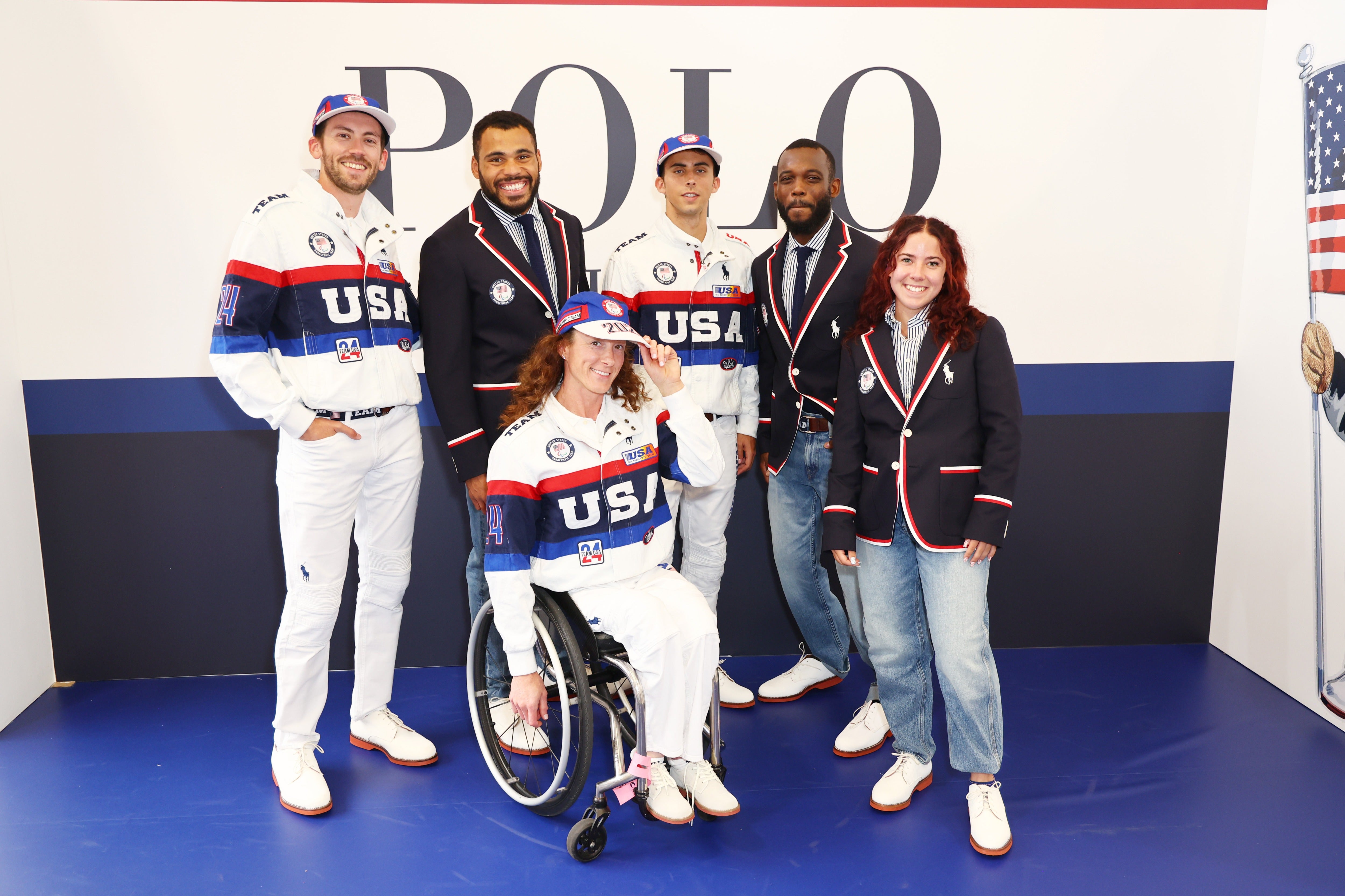 Guimaraes (a la derecha) representó al equipo de EE. UU. en los Juegos Paralímpicos de París 2024, donde quedó octava en salto de longitud en el Stade de France