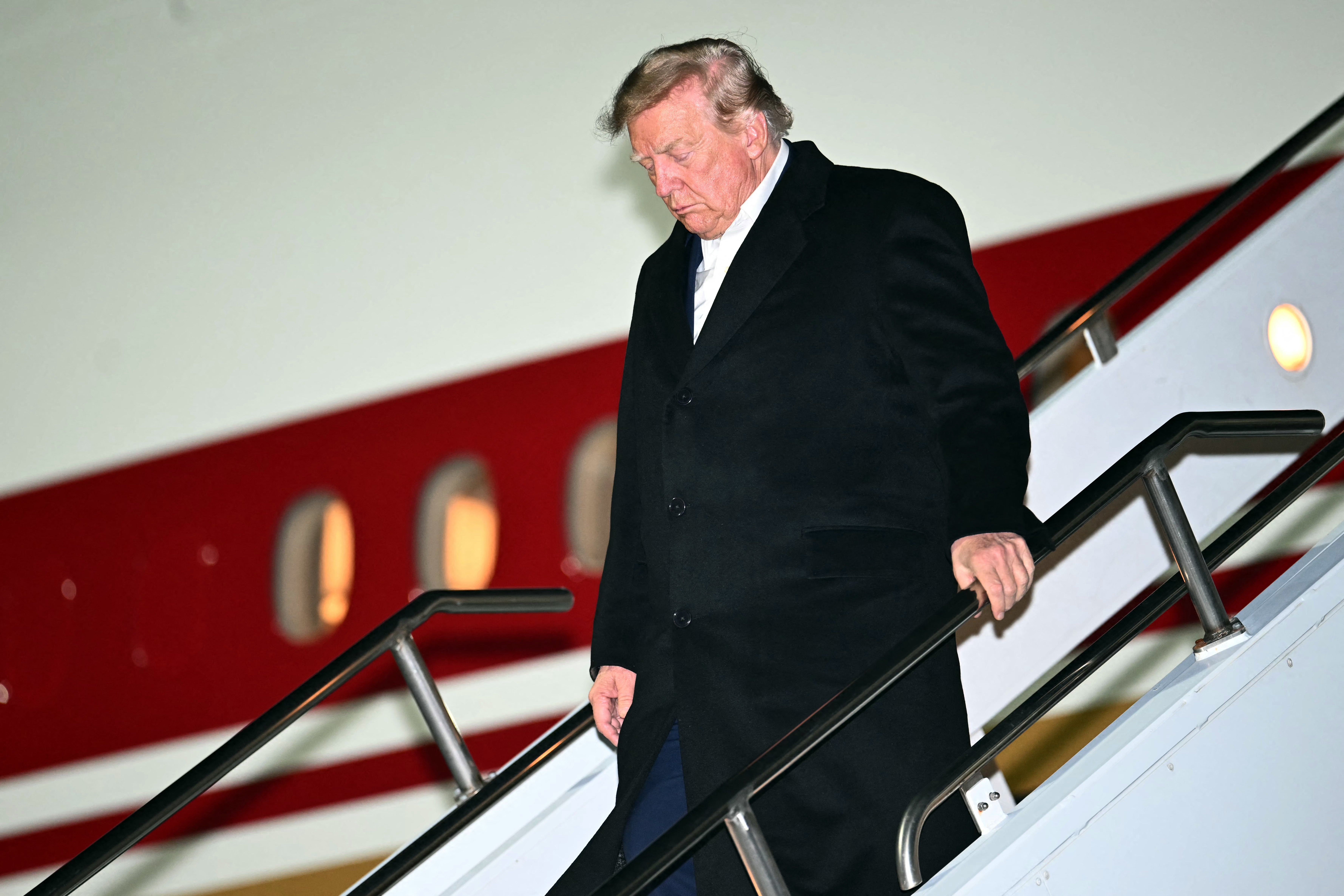 Un exmédico personal de Trump admitió que el propio mandatario había dictado íntegramente una famosa carta de 2015 en la que se afirmaba que sería el presidente más saludable de la historia