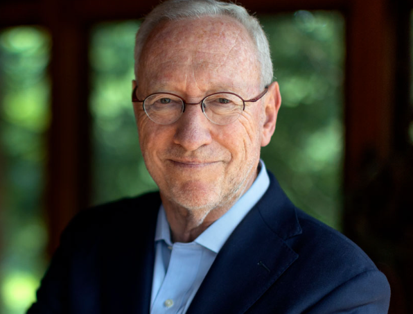 El presidente de la Universidad de Cornell admite que se enteró hace meses de una denuncia por presunta violación grupal en una fraternidad, pero asegura que no renunciará