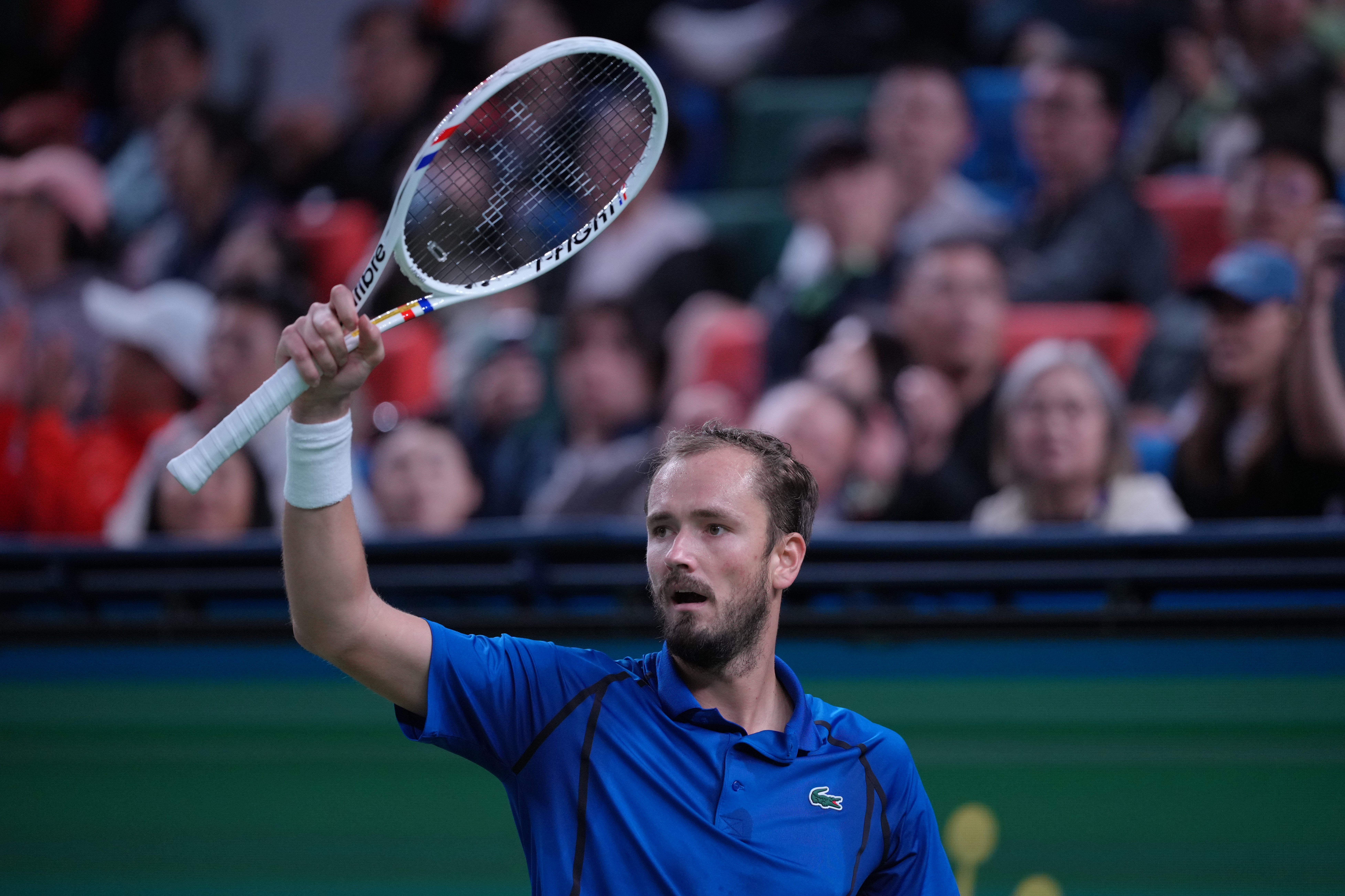 Medvedev vence a Tsitsipas y avanza a cuartos del Masters de Shanghái
