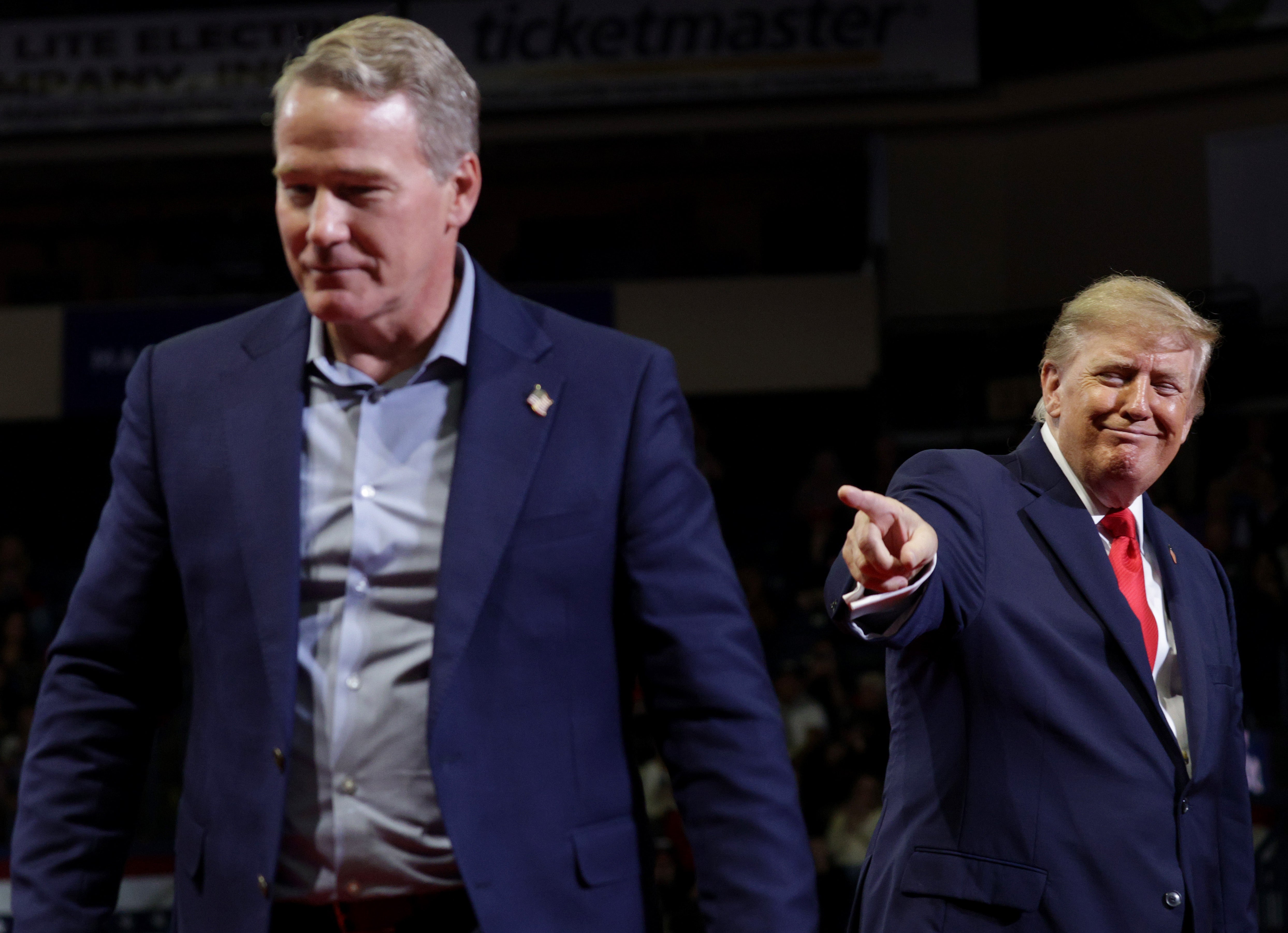 Durante sus actos de campaña, Trump elogió en repetidas ocasiones el físico de Husted y lo comparó con “un pedazo de acero”