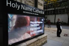 Católicos de Chicago se reúnen para orar por la salud del papa León XIV tras diagnóstico de cáncer