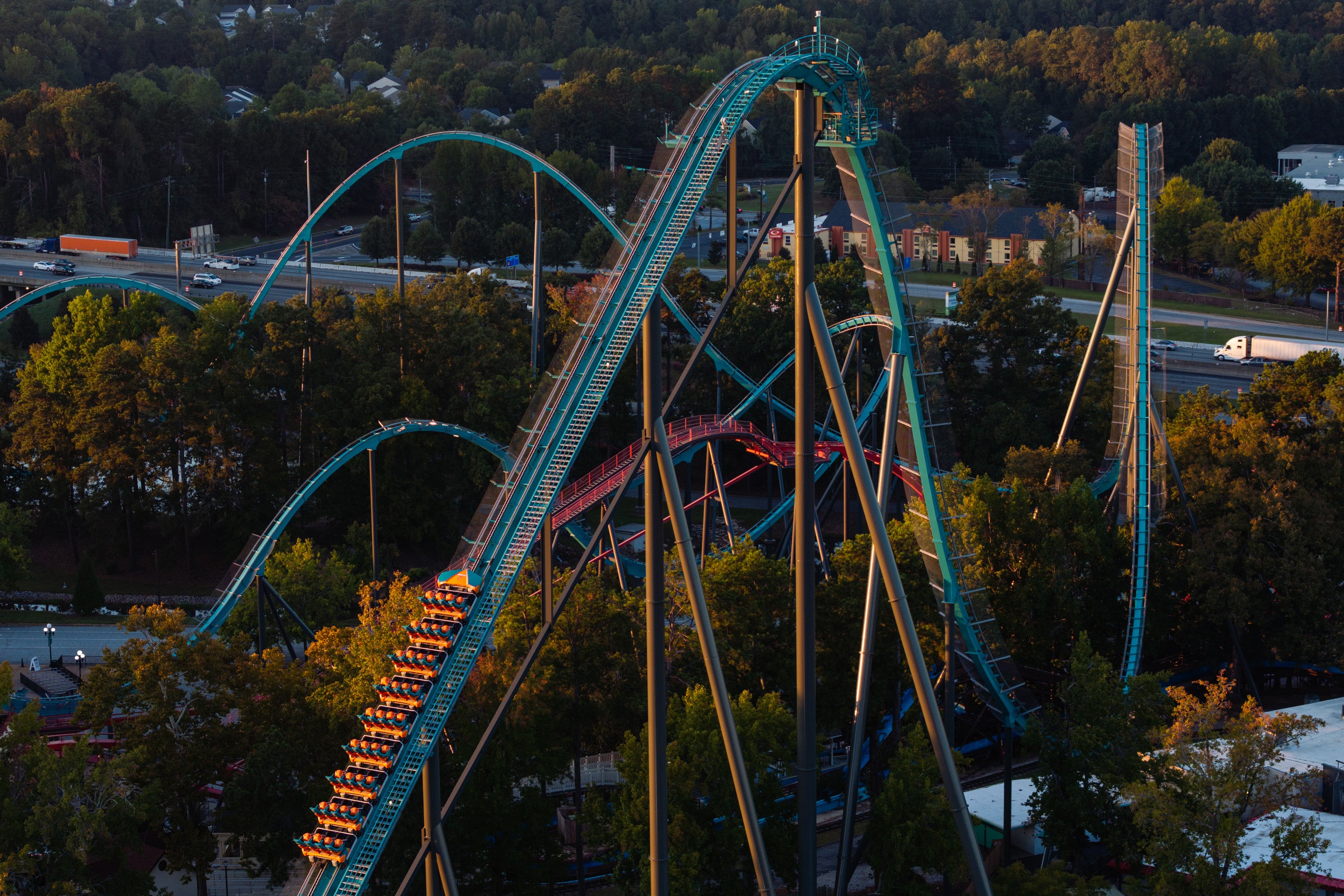 El parque Six Flags reabrirá sus puertas tras el accidente mortal en una montaña rusa