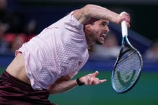 Zverev vence en sets corridos a de Miñaur y avanza a semifinales en Shanghái