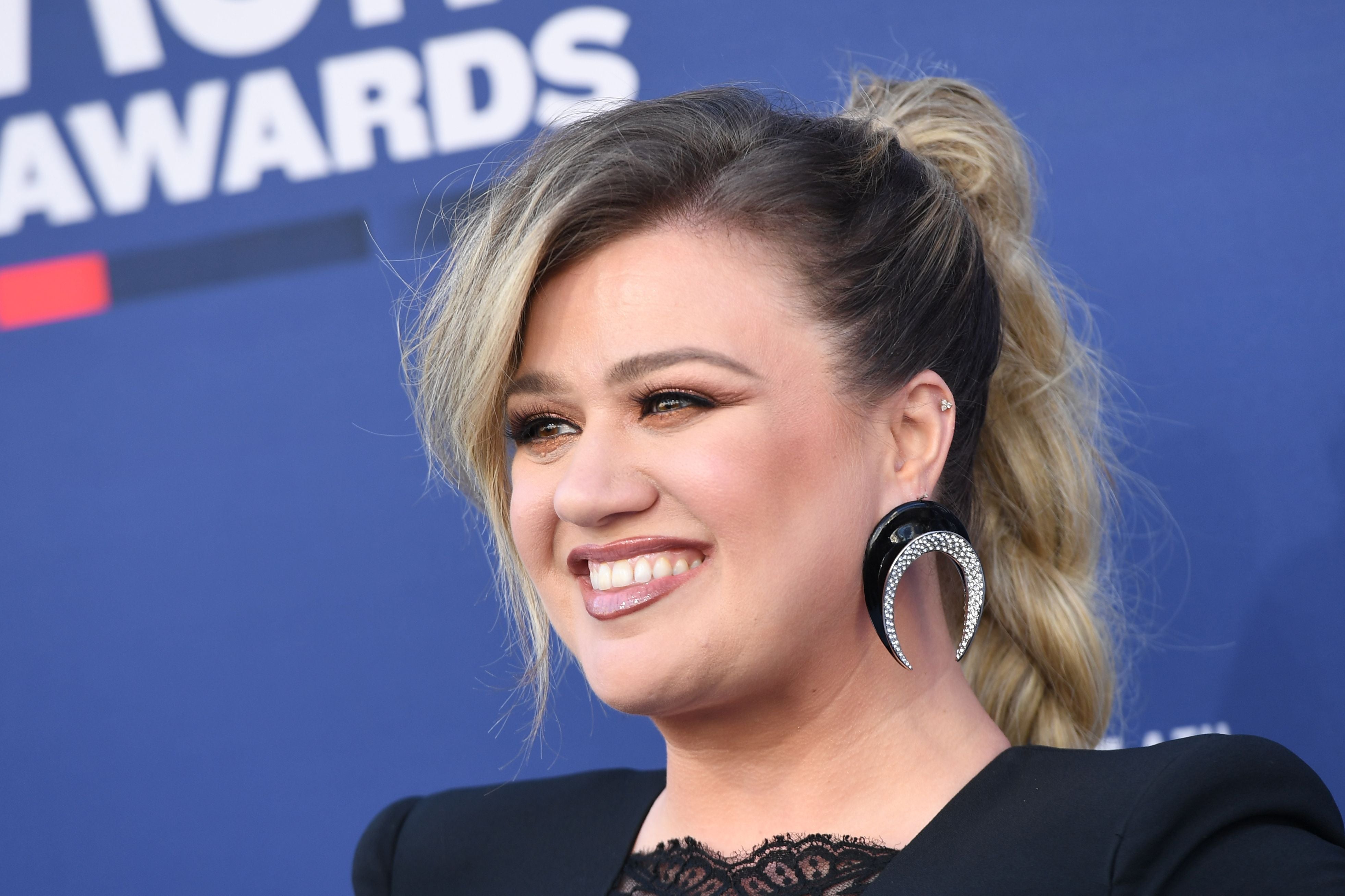 Kelly Clarkson, ganadora de ‘American Idol’, aseguró que el pasado fin de semana recibió en una tienda de regalos de lujo de Brooklyn Heights un trato similar al que sufrió el personaje de Julia Roberts en ‘Mujer bonita’
