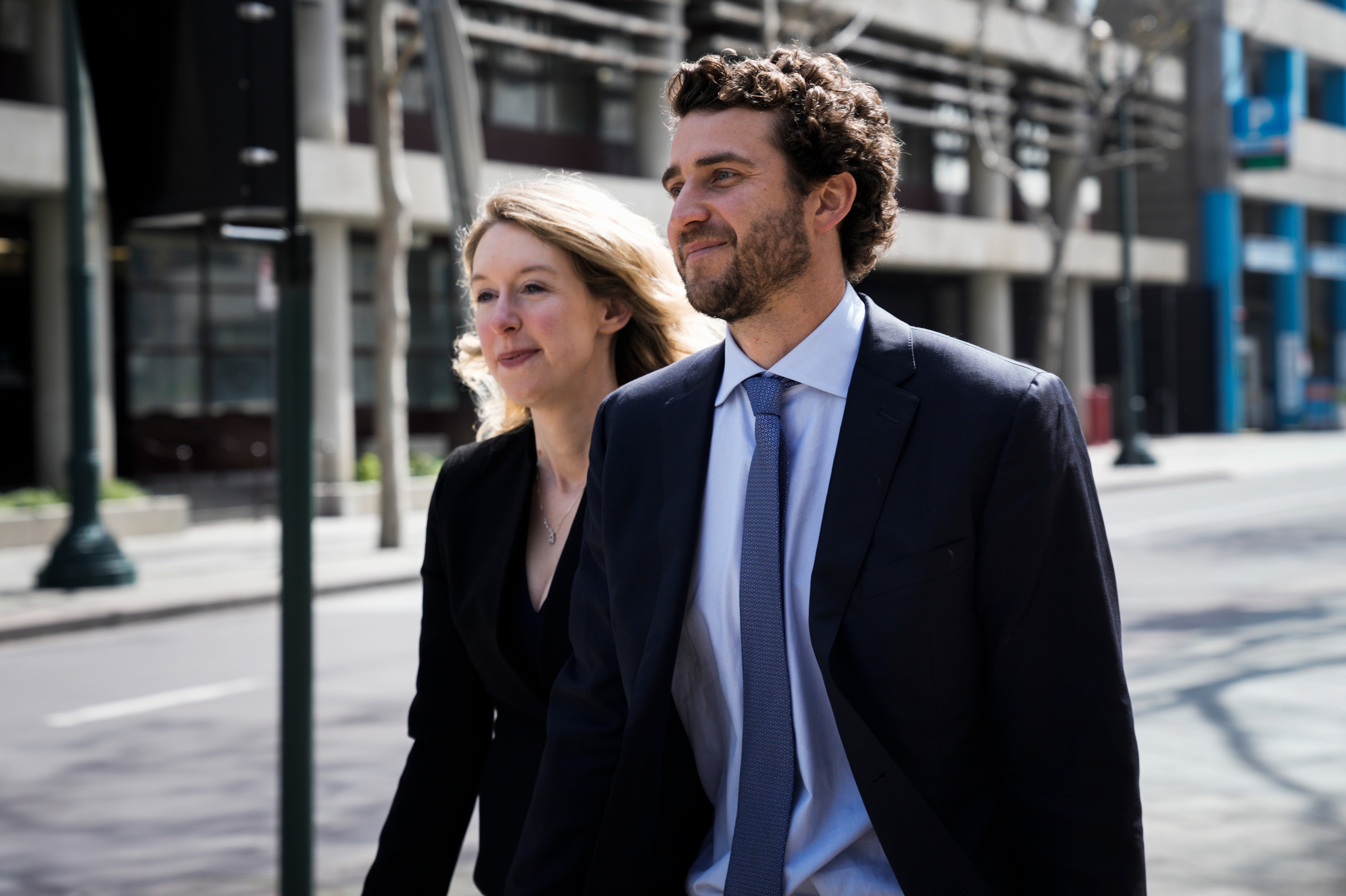 Elizabeth Holmes y Billy Evans están juntos desde 2017 y tienen dos hijos pequeños