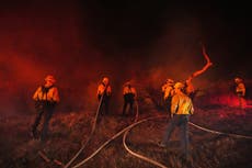 El calor y el viento avivan incendios en el sur de California