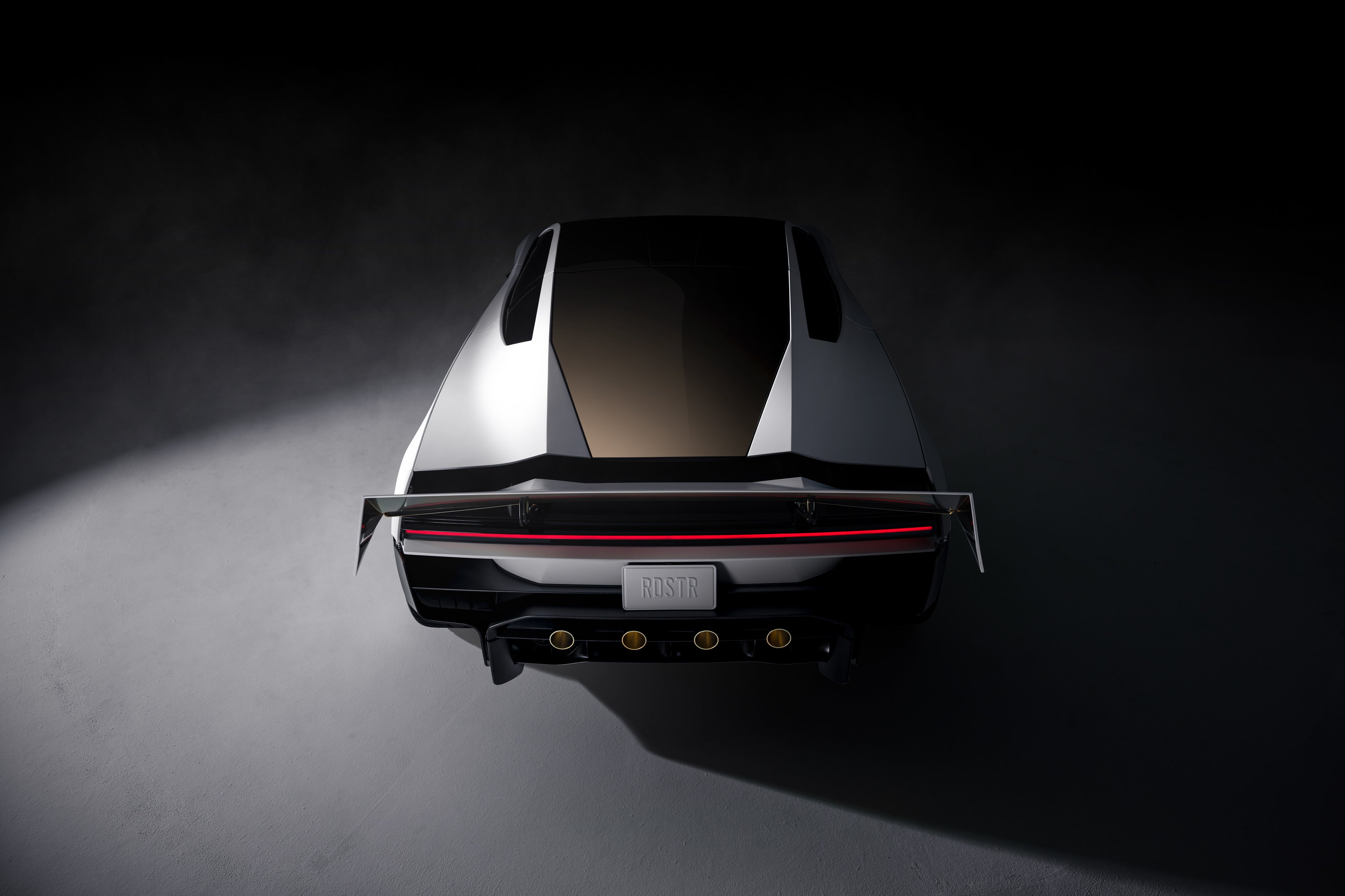 En el Tesla Roadster se utiliza un sistema de ventiladores para generar una fuerza de carga aerodinámica de hasta 2 G