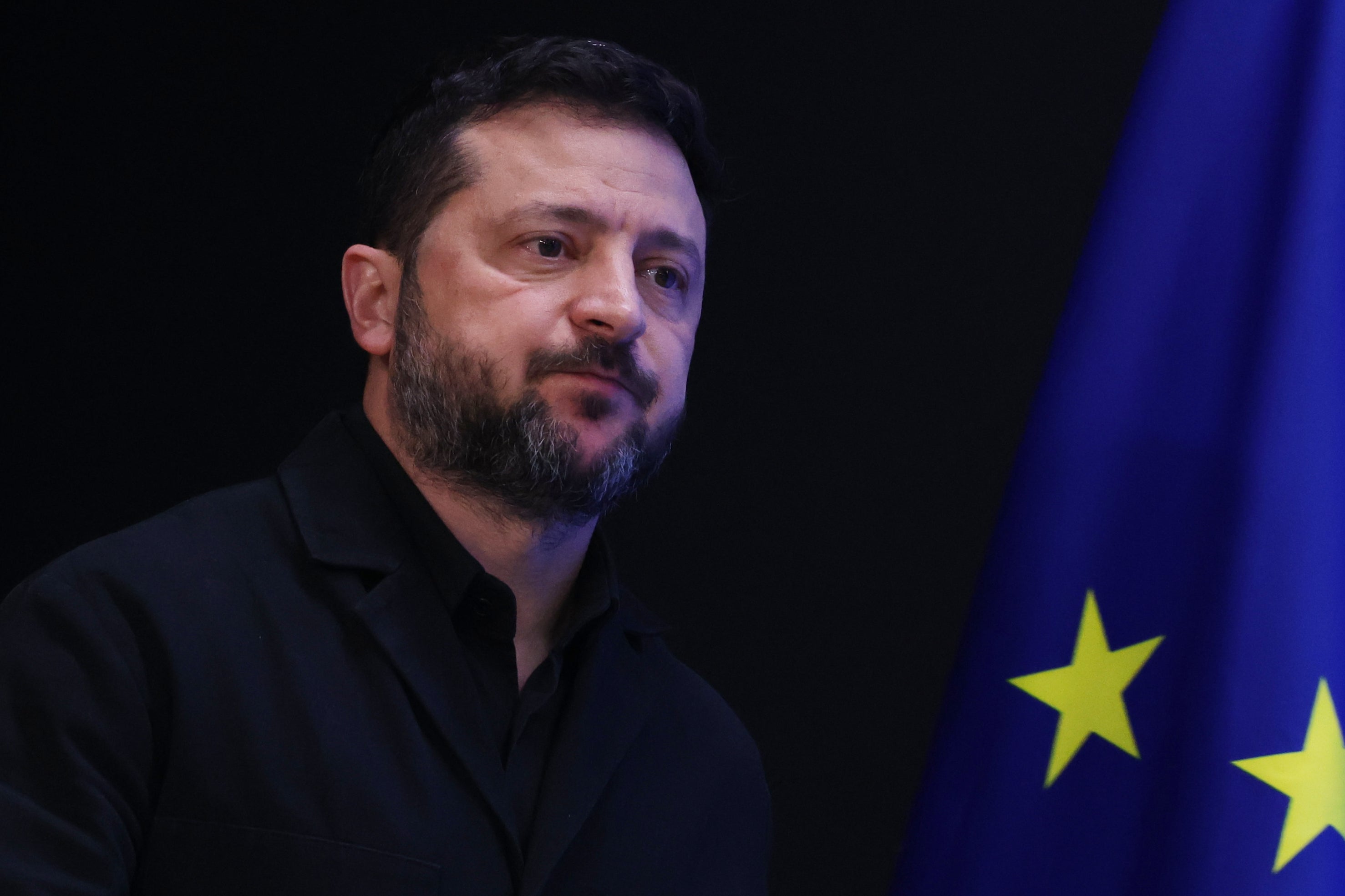 Zelenskyy pide apoyo a nuevas sanciones de EEUU a Rusia tras suspensión por parte de Trump