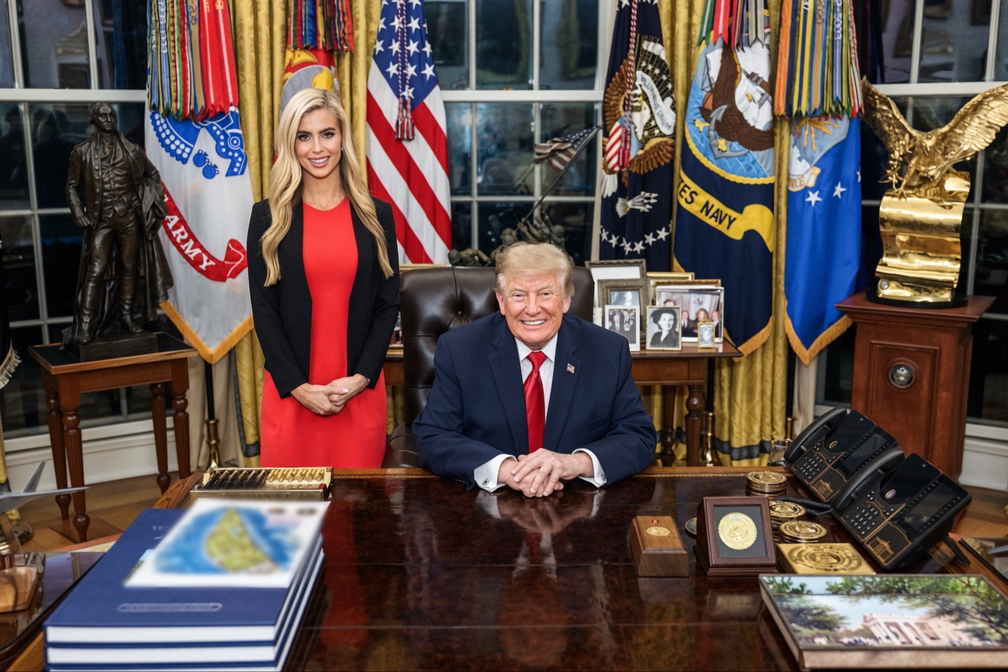 <p>La exportavoz de la Casa Blanca, Katie Zacharia, publicó un par de tuits de despedida en los que rendía homenaje al presidente Donald Trump; el primero de ellos incluía un mapa difuminado en una esquina</p>