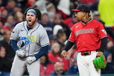 Rays aprovechan errores y ganan 7-3 ante Guardianes para igualar la Serie de Campeonato