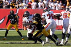 Rodgers lanza 2 pases de anotación y los Steelers vencen 26-19 a los Bucs en tiempo extra