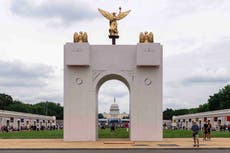 Nuevos planes para el arco de Trump no mencionan el "complejo militar" que prometió albergar