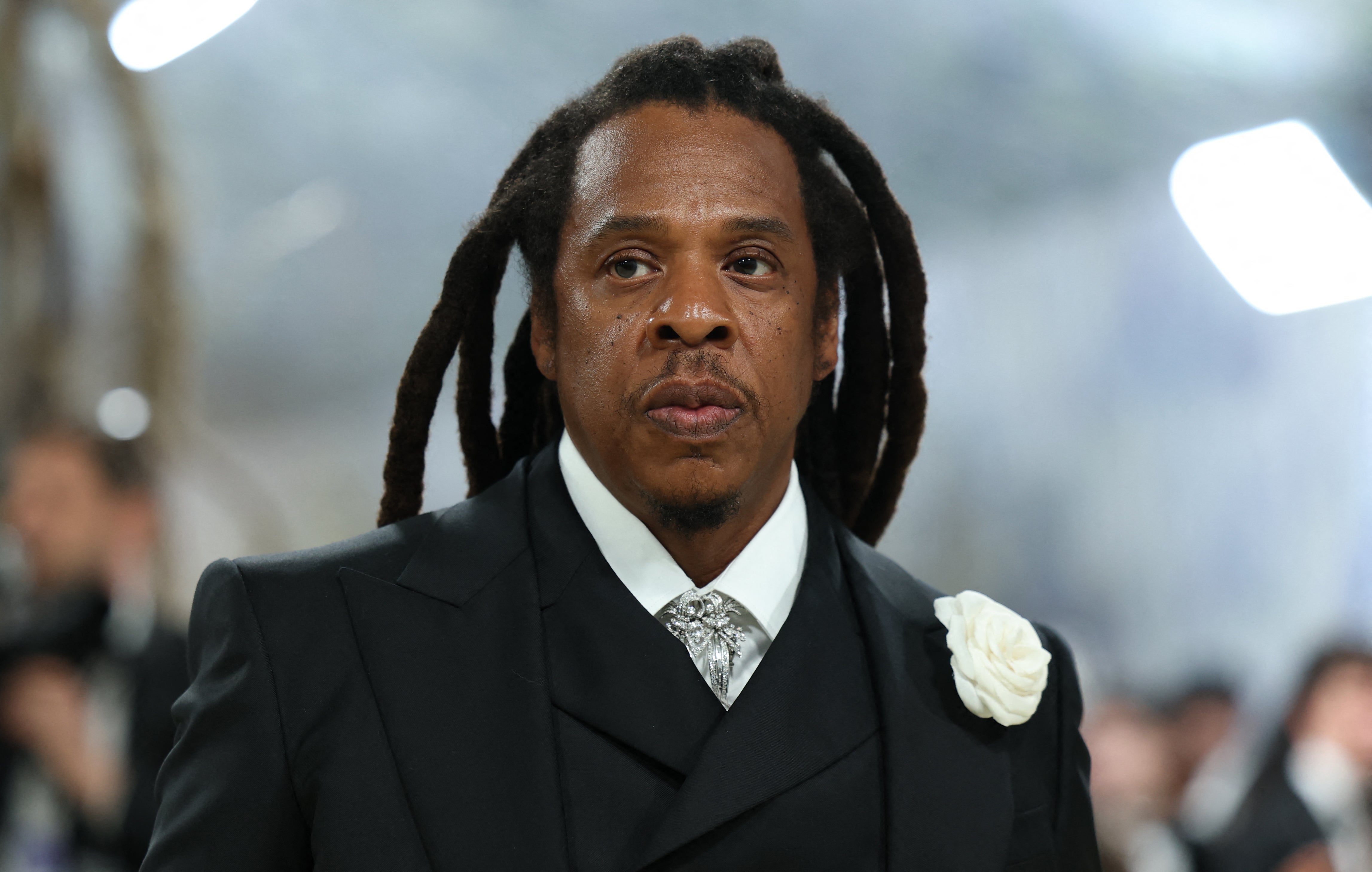 Roc Nation, la compañía discográfica de Jay-Z, firmó un acuerdo con la NFL en 2019 para seleccionar a los artistas del espectáculo de medio tiempo del Super Bowl
