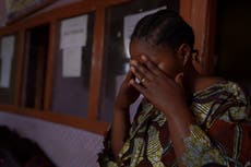 El miedo y el estigma acechan a las familias en duelo en el brote de ébola en Congo