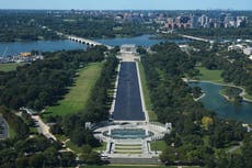 Inspector del Departamento de Justicia rechaza investigar caso del estanque reflectante de Trump