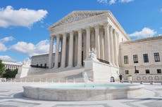Corte Suprema de EEUU rechaza restricciones de Trump a la atención médica de presos transgénero