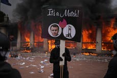 Mientras los disturbios eclipsan los últimos meses de Macron, aspirantes se disputan sucederlo