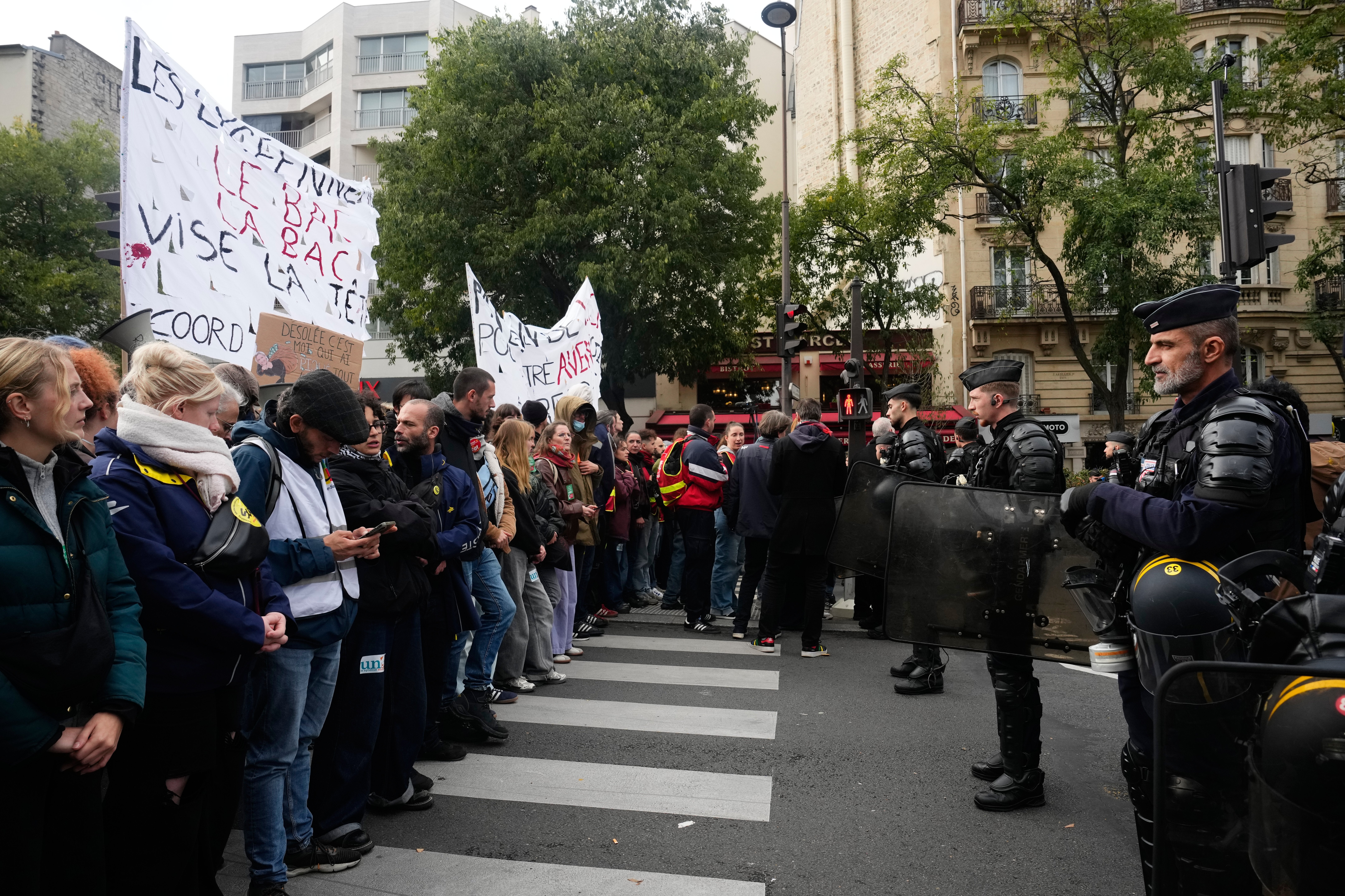 Temen más actos de violencia durante protestas en Francia este fin de semana