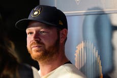 Cerveceros enfrentan difícil decisión sobre incluir a Brandon Woodruff en roster de Serie Mundial