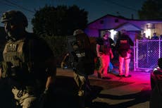 Inmigrantes que buscan la ciudadanía de EEUU son blanco de la ofensiva de Trump contra voto ilegal