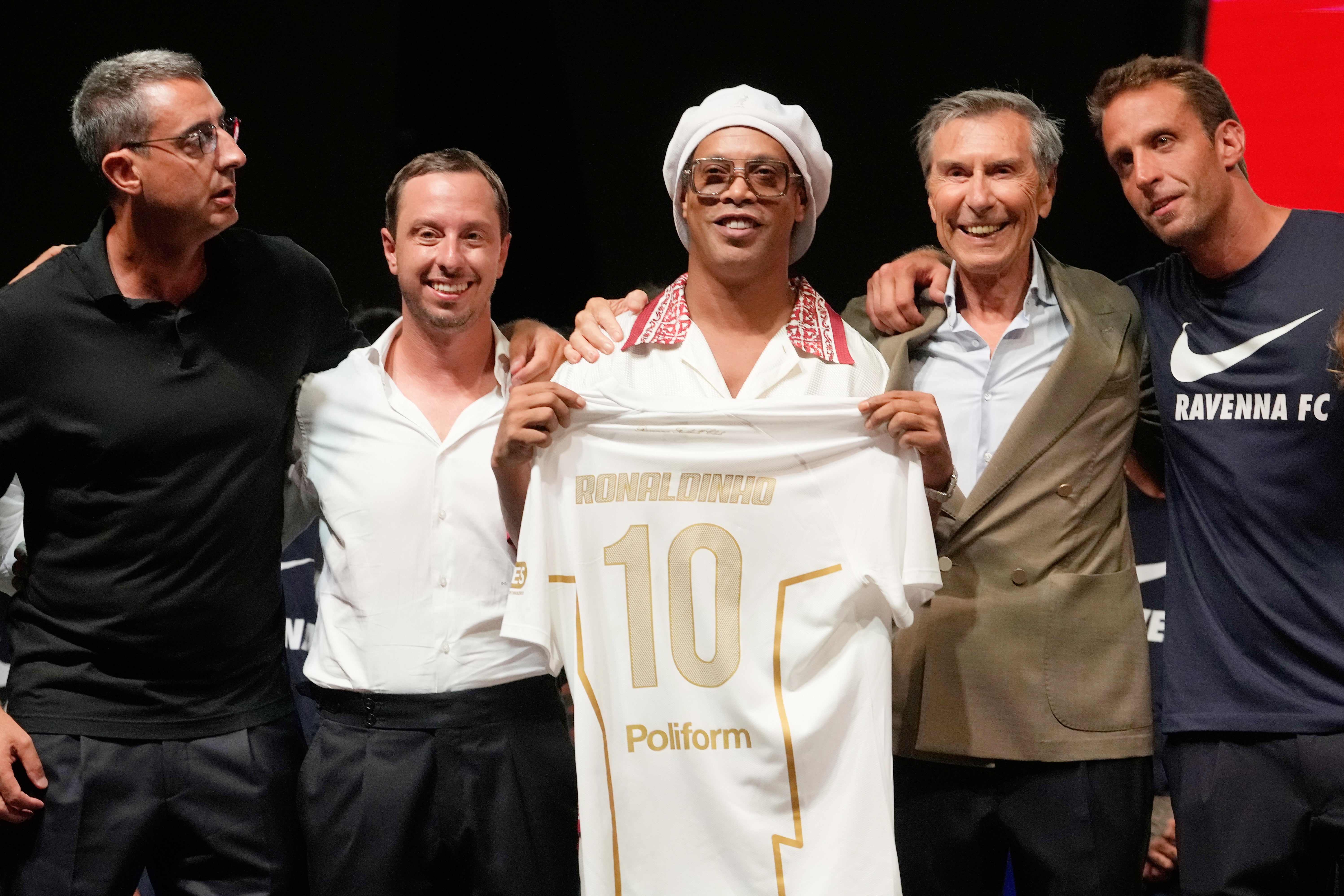 Ronaldinho debutará el 15 de noviembre con el Ravenna de la Serie C