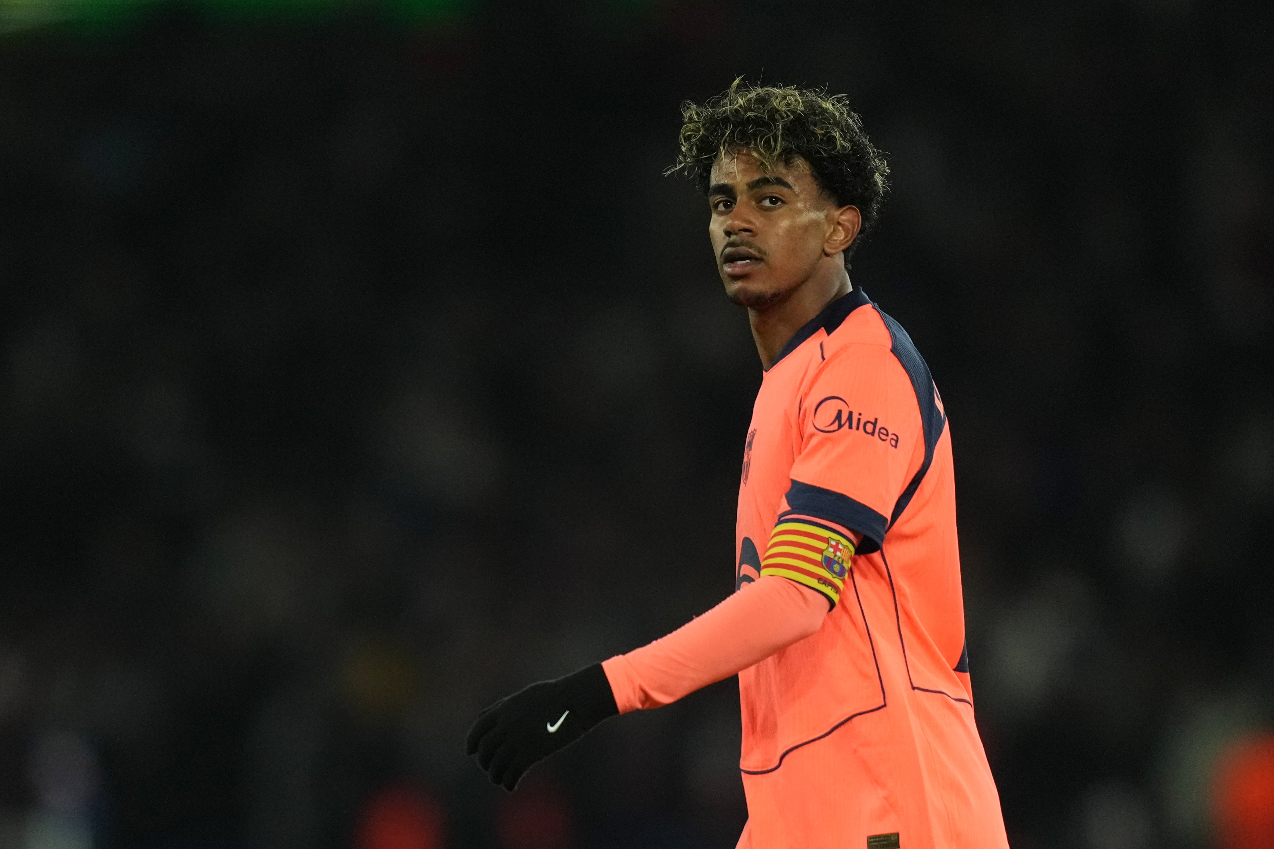 Yamal y Mbappé se enfrentan en el clásico un día antes de revelarse el Balón de Oro