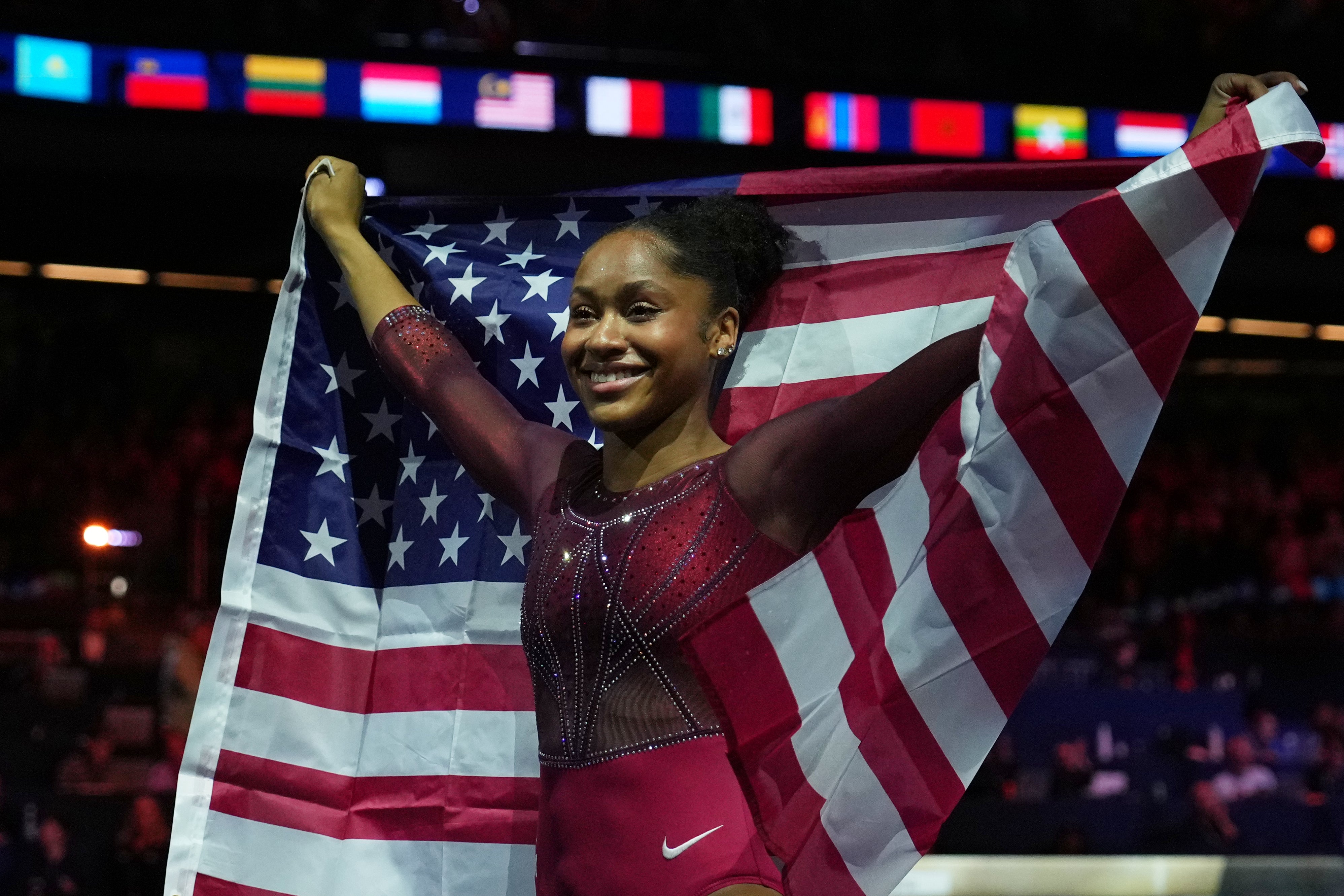 Skye Blakely conquista el oro mundial y rompe en llanto tras años de lesiones