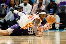 Hawks aplastan 128-81 a Hornets, abucheados en su 1er partido en casa sin LaMelo Ball