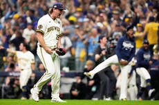 Cerveceros resisten intento de remontada de Rays y ganan 3-2 el 1er juego de la Serie Mundial
