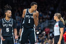 Thompson bloquea tiro de Wembanyama en el último segundo y Rockets vencen 114-110 a Spurs