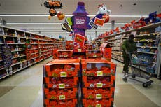 El alto costo de vida y los precios de la gasolina enfrían las ventas de dulces de Halloween en EEUU