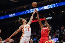 Durant anota 22, Sheppard atina 5 triples y Rockets ganan en debut de Hawks como locales