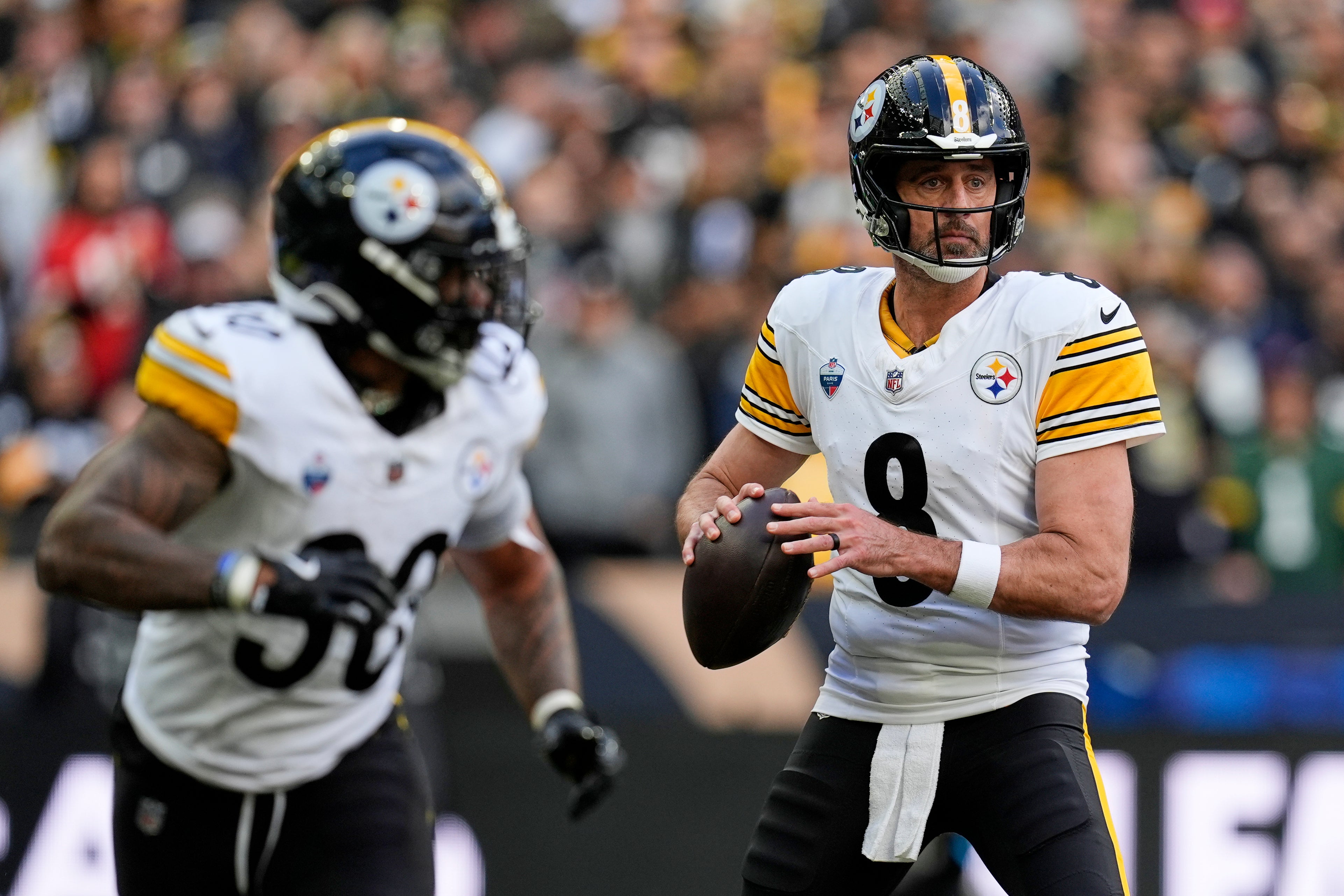 Rodgers lanza pase de TD en París y Steelers vencen 16-10 a Saints en debut de NFL en Francia