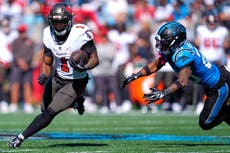 Bucky Irving corre para 2 TD y los Bucs fuerzan 4 pérdidas en paliza 43-13 ante Panthers