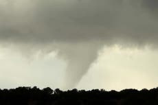 Más inundaciones en el suroeste de EEUU tras fuertes lluvias y al menos un tornado