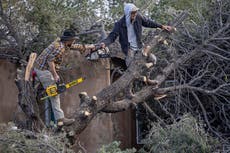 Partes de oeste de EEUU inician limpieza tras tormentas, pero siguen en alerta por aguas residuales
