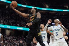 Mitchell anota 26 y Cavaliers remontan para vencer a Timberwolves 127-125 en prórroga
