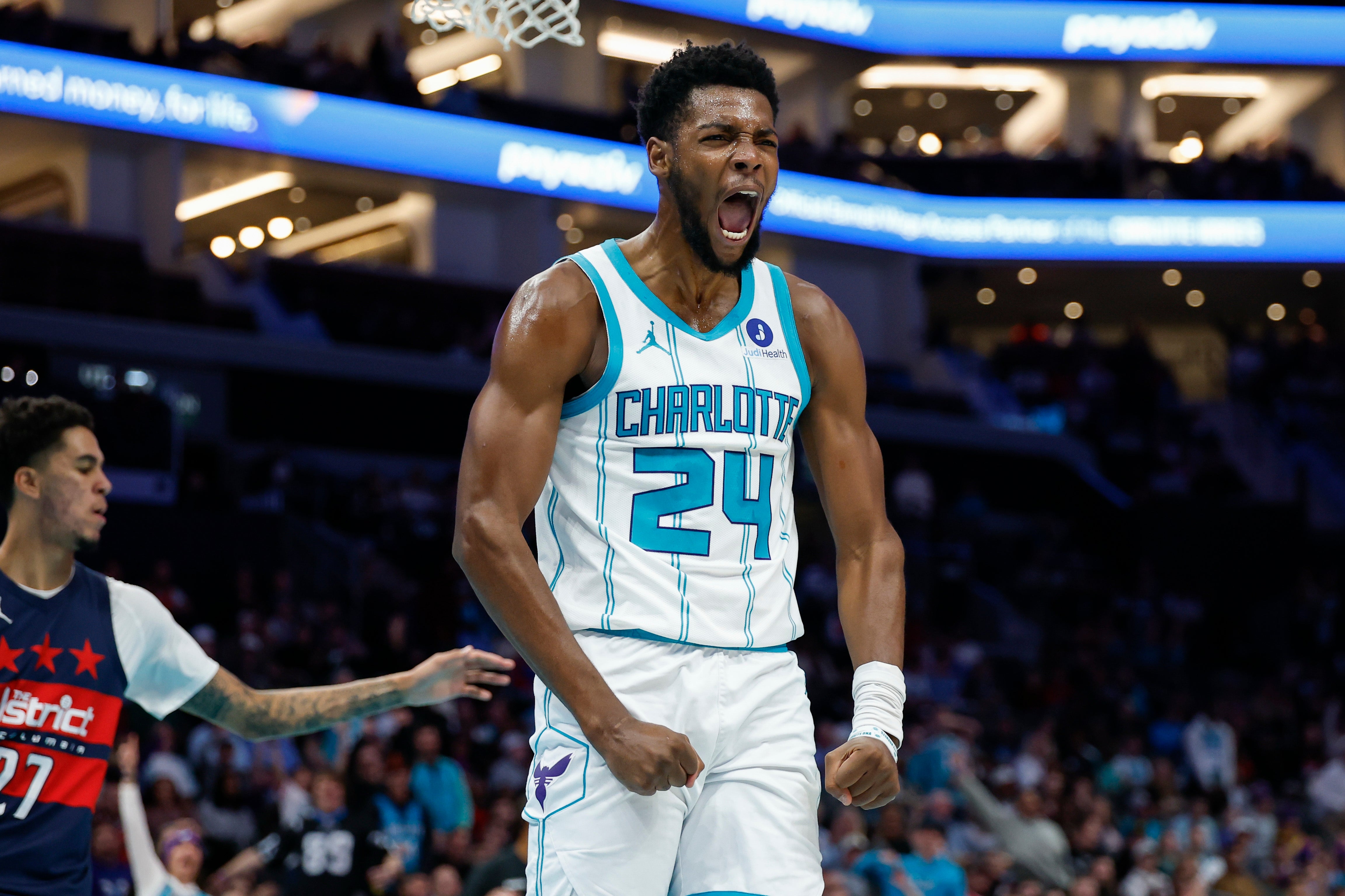Brandon Miller anota récord personal de 39 puntos y Hornets vencen 110-103 a Wizards