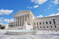 Corte Suprema de EEUU declina intervenir en disputa sobre norma migratoria de era Biden