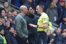 Un dron detiene el juego en un incidente insólito en el Fleetwood-Arsenal de Copa de Liga inglesa