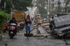 El ciclón Arnab golpea Andhra Pradesh, India, mientras evacúan a decenas de miles