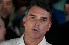 Flávio Bolsonaro huye de Brasil vía Argentina rumbo a Ecuador, según autoridades migratorias
