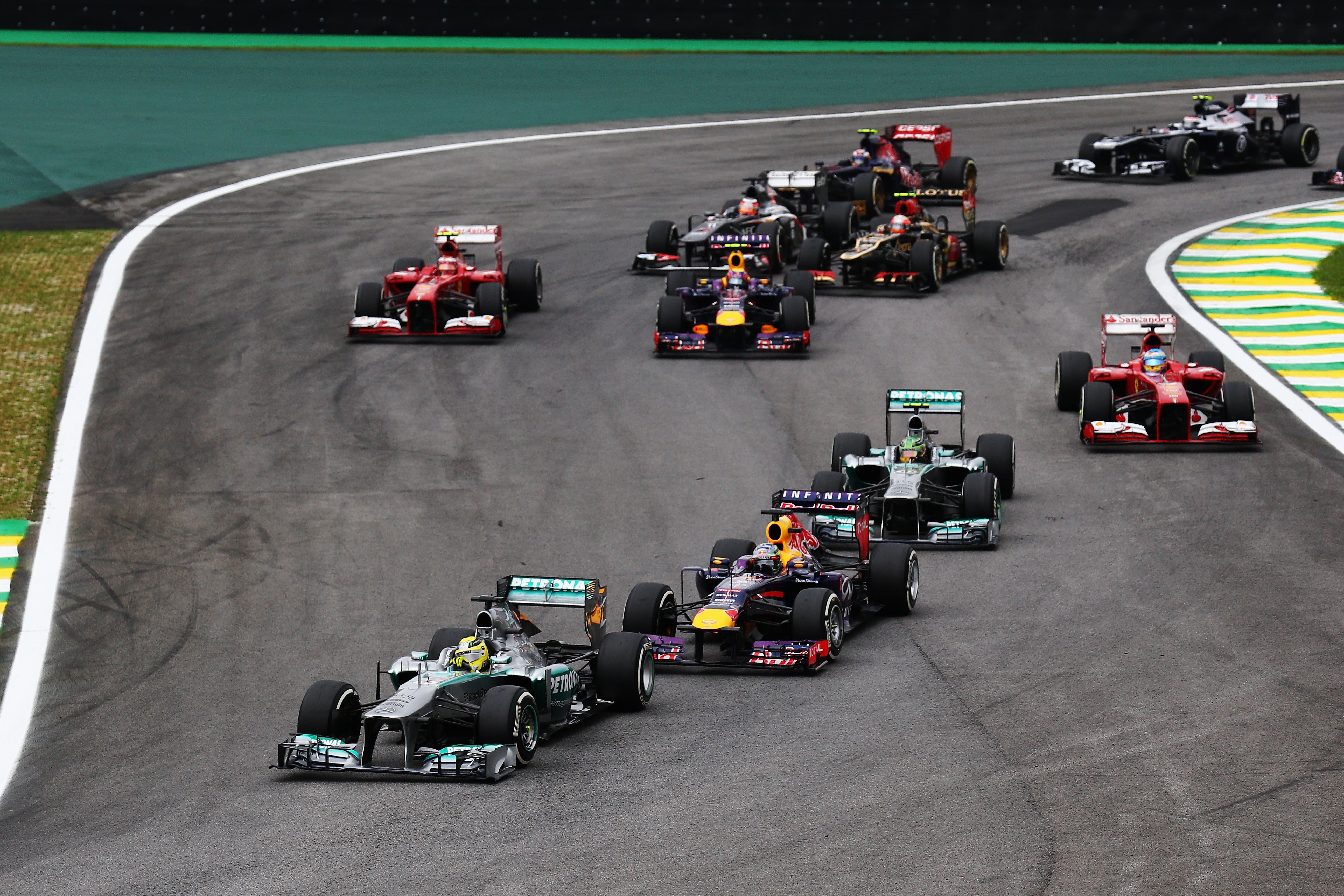 Los motores V8 podrían regresar a la F1: qué cambiaría en la próxima década
