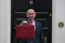El Tesoro británico anuncia apoyo para el pago de facturas de energía de hogares este invierno