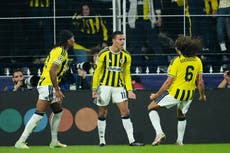 Dirk Kuyt, técnico interino de Fenerbahce antes de duelo de Champions con Liverpool