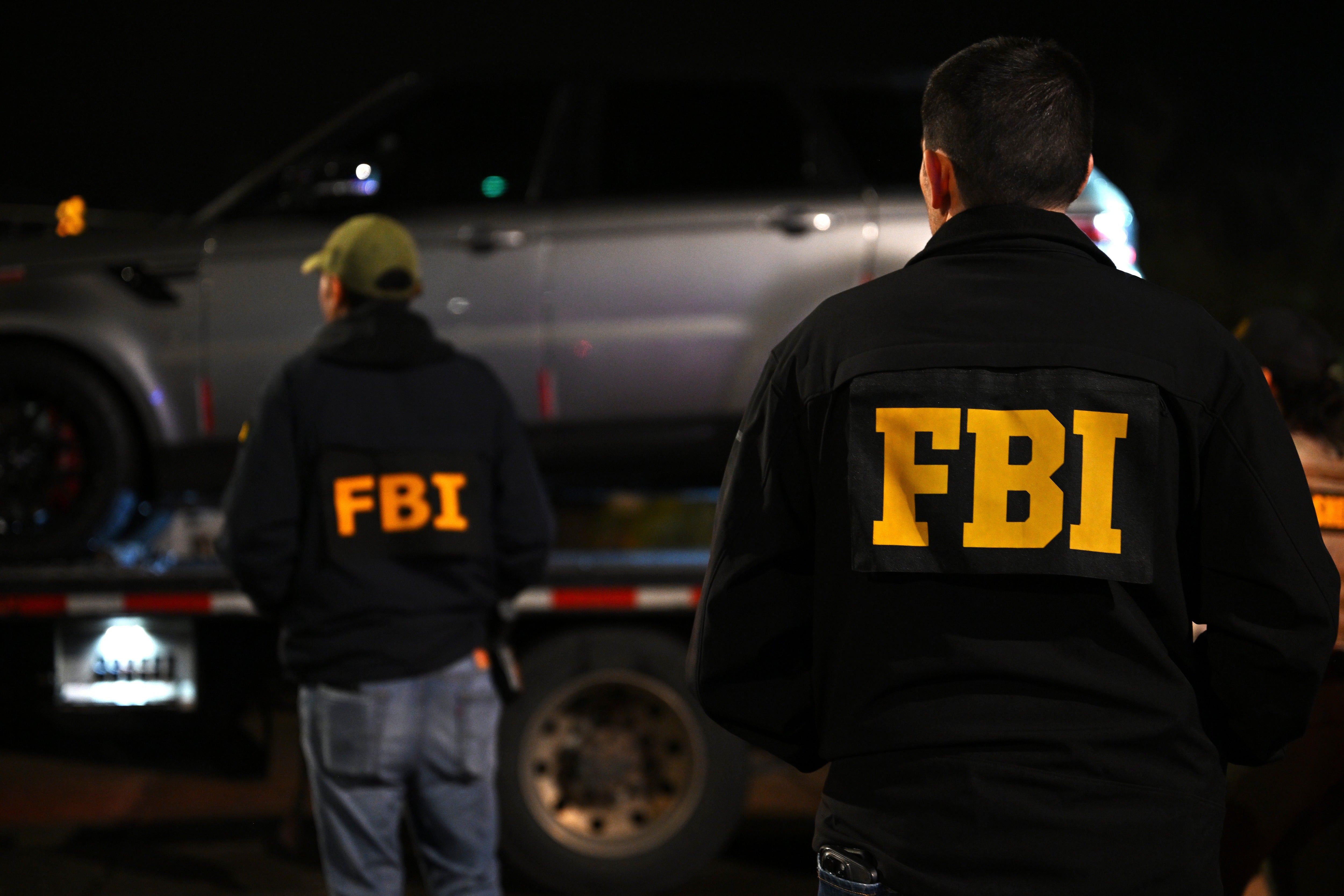 Ante las elecciones de medio término, algunos agentes del FBI temen que se les ordene confiscar boletas electorales o máquinas de votación, según diversos informes