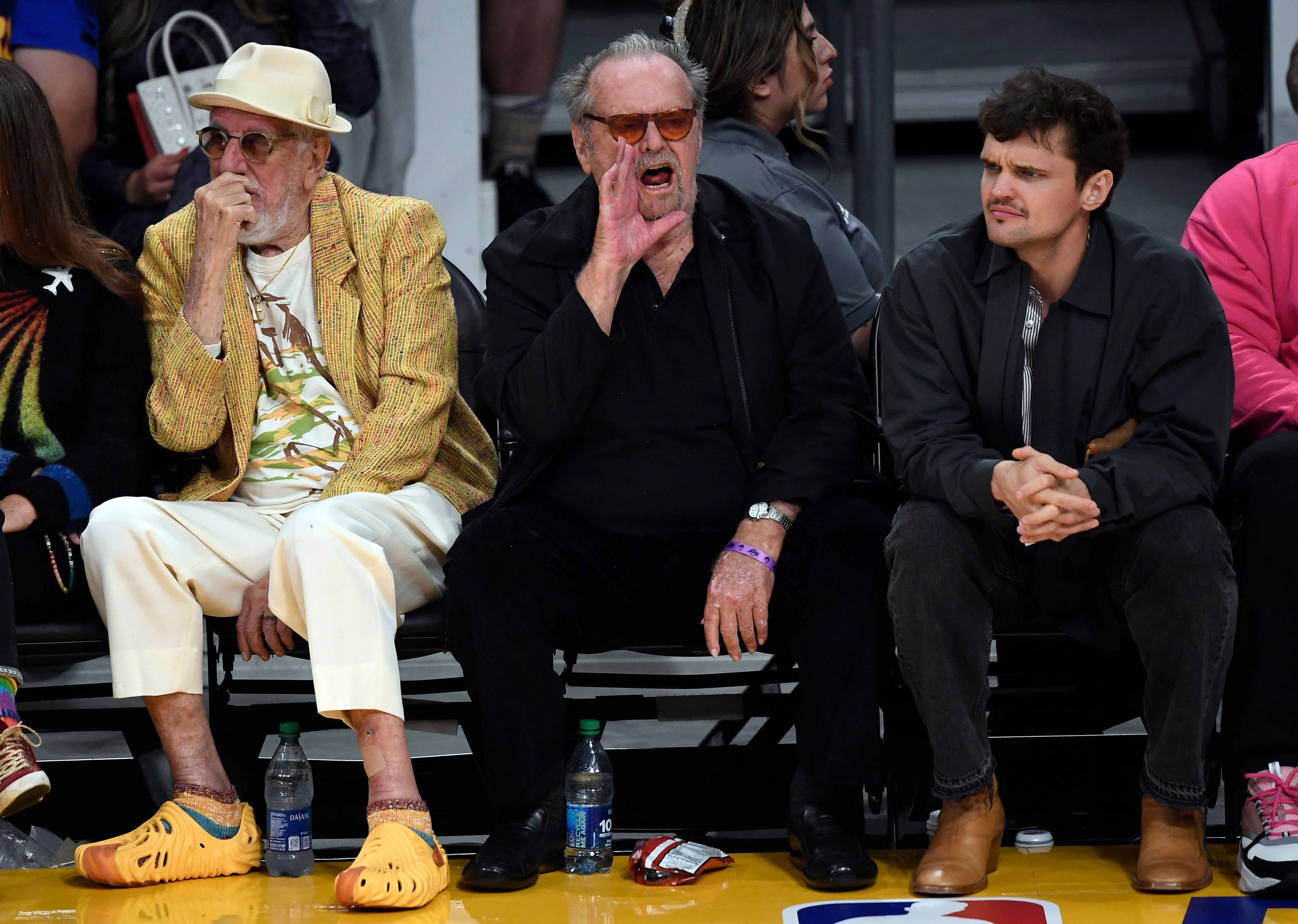 Se ve a Nicholson en un partido de los Lakers en 2023 junto a su hijo Ray, que también es actor